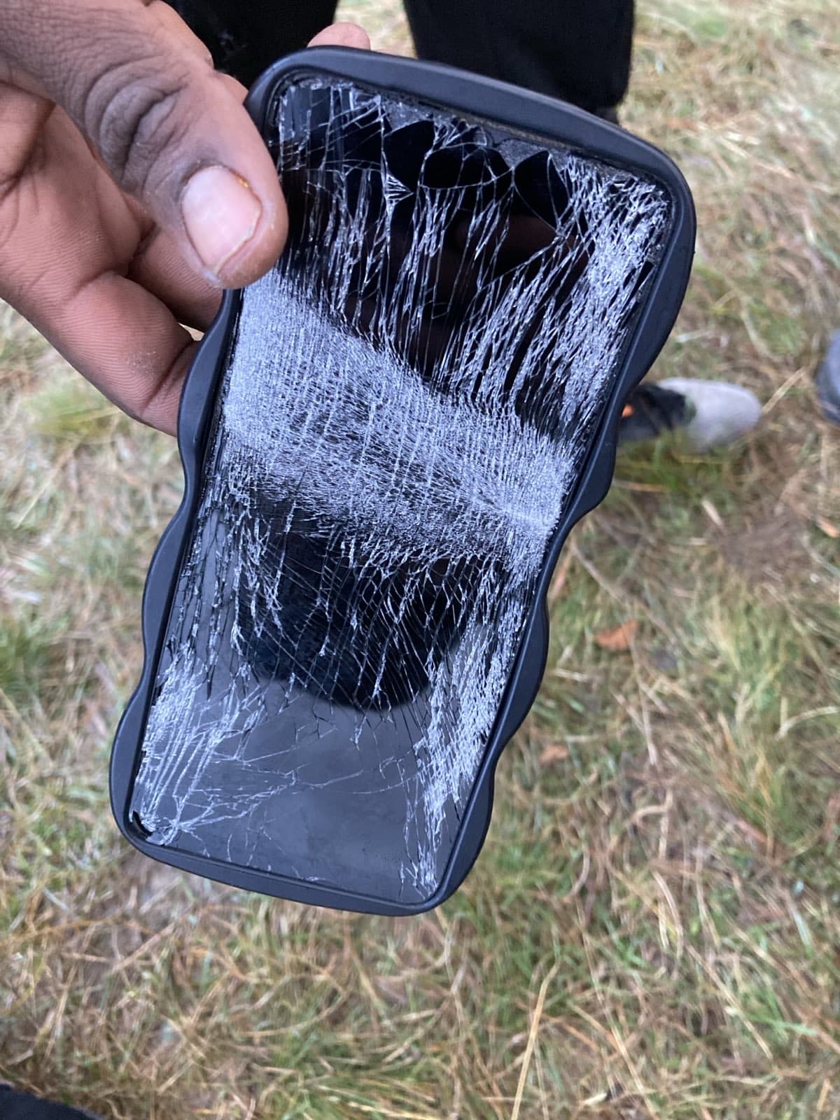 “They broke his finger and burned his face” Five men beaten, robbed, and forced back to Bosnia